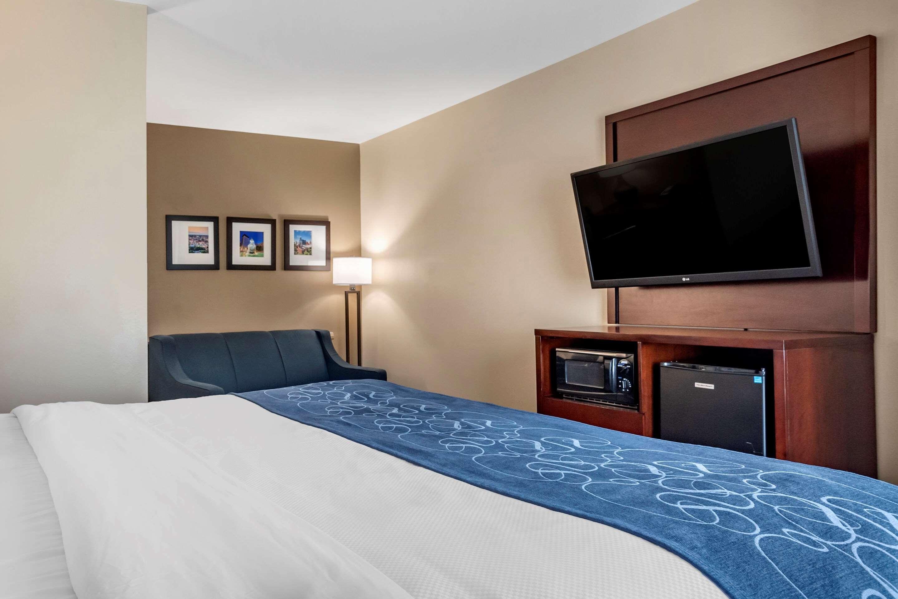 Comfort Pell I-20 Exit 158 Hotel